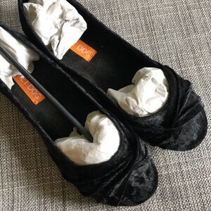 NEW Rocket Dog 6.5 Velvet Flats
